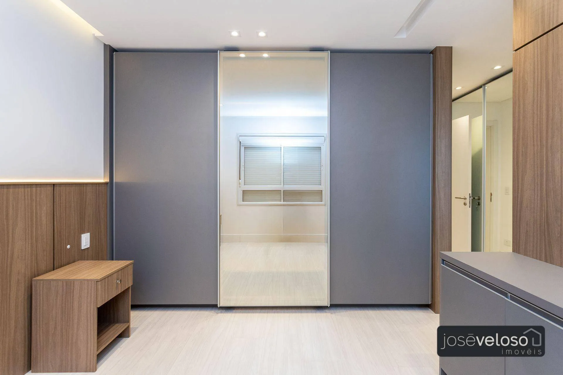 Apartment with open-plan kitchen and 4 bedrooms, 297 m² — photo 42
