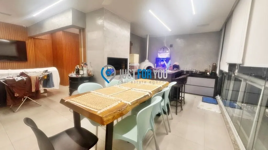 3-bedroom duplex with 4 bathrooms and 189 m² — photo 41