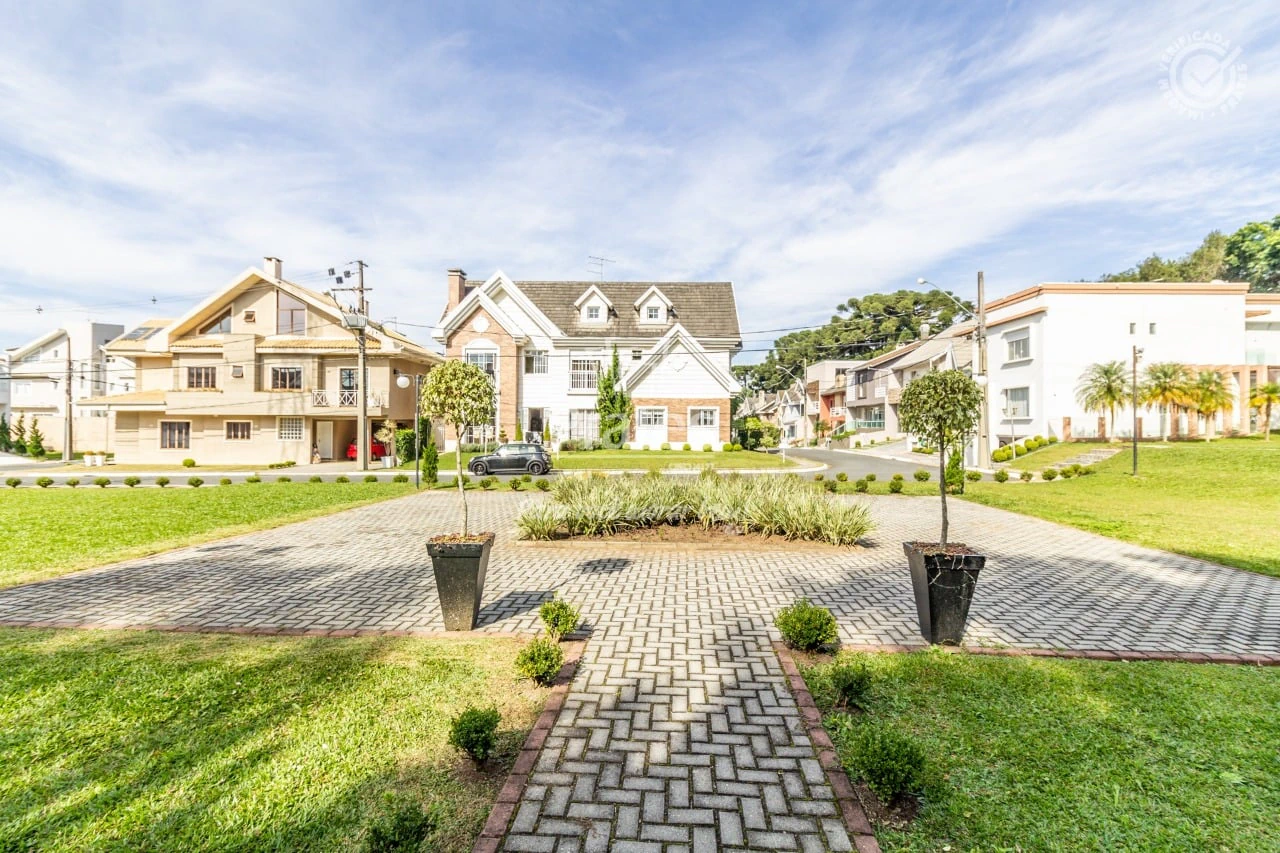 Closed-condo house with 4 bedrooms and 306 m² — photo 30