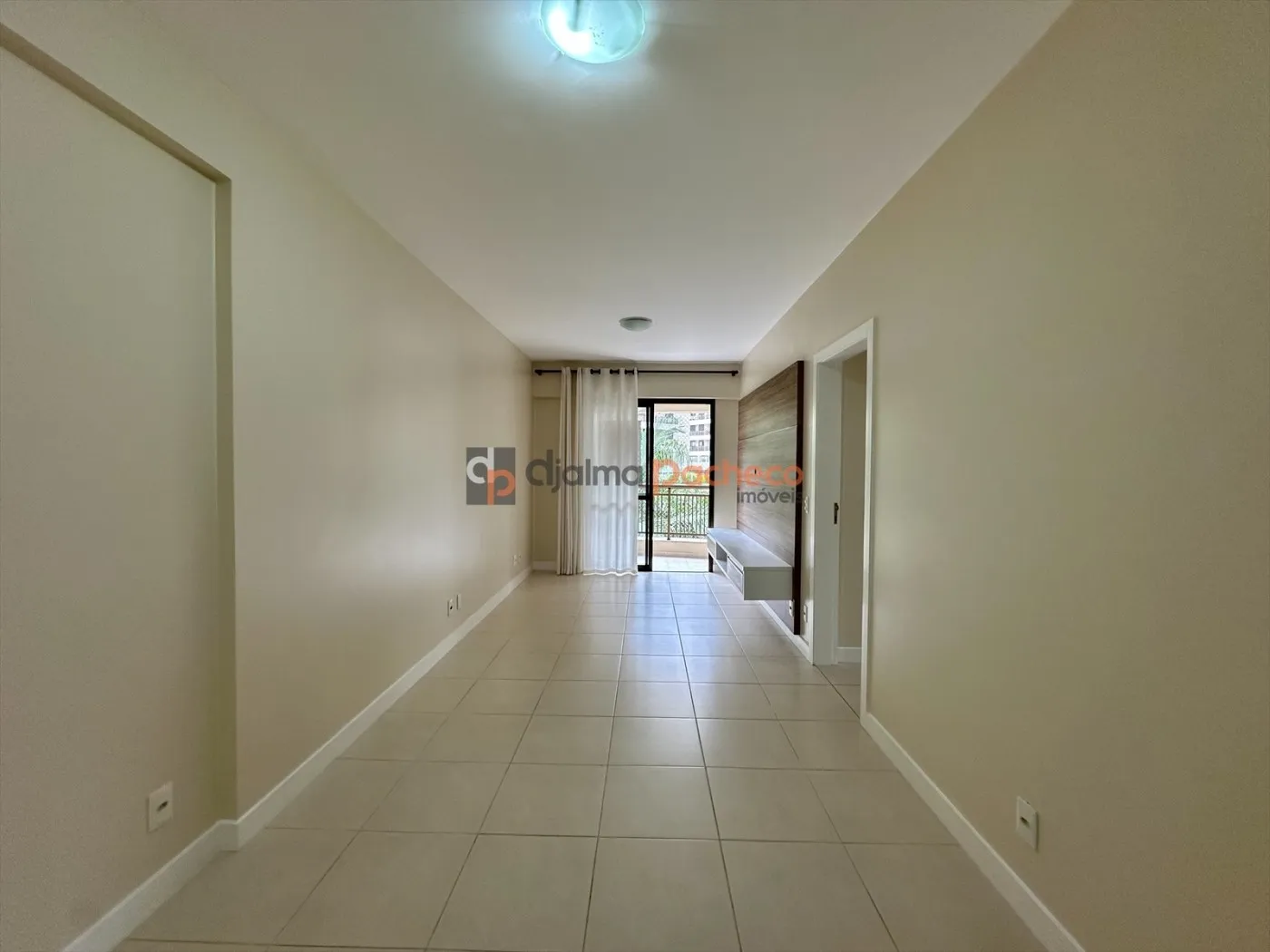 Balcony with a grill in a 2-bedroom apartment, 69 m² — photo 6
