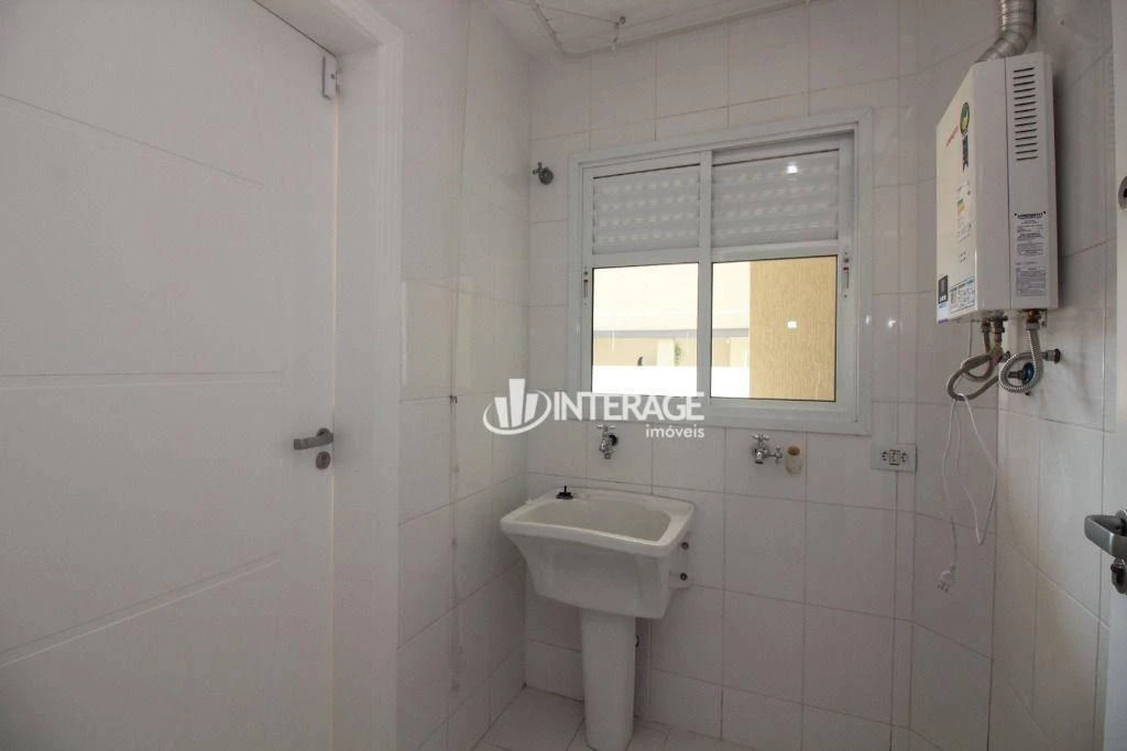 Balcony with a grill in a 3-bedroom house, 150 m² — photo 6