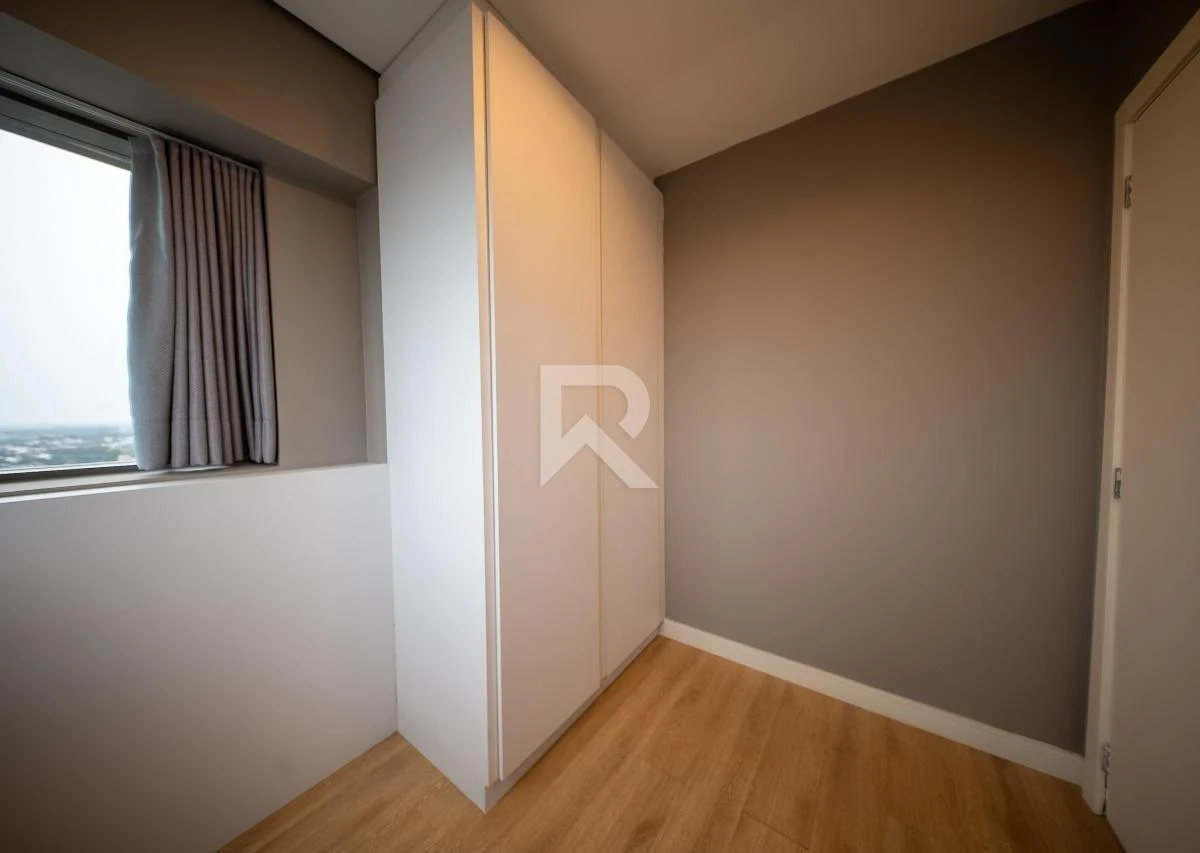 Floor-to-ceiling windows in a 2-bedroom apartment, 109 m² — photo 18