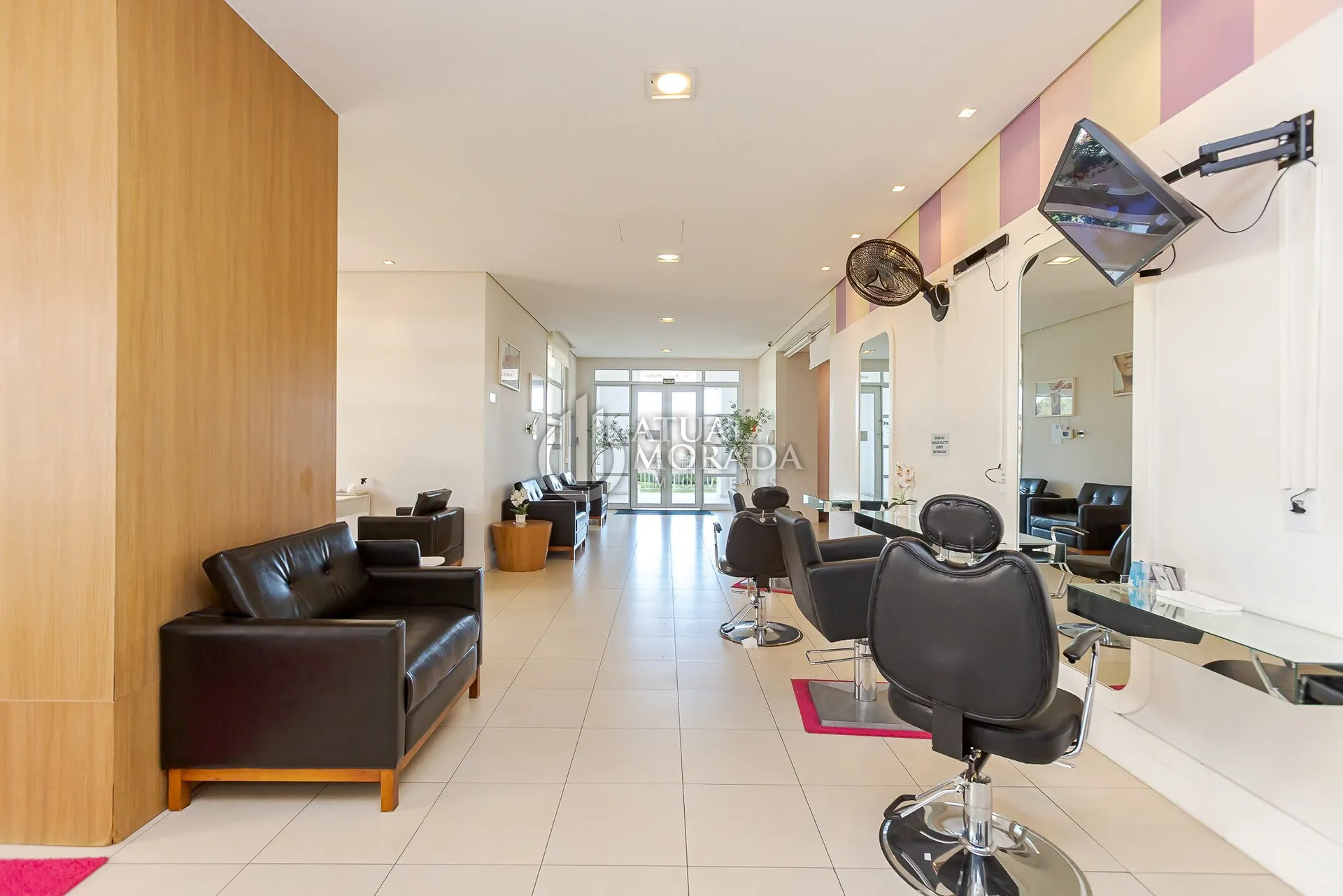 Furnished 2-bedroom apartment with open-plan kitchen — photo 47