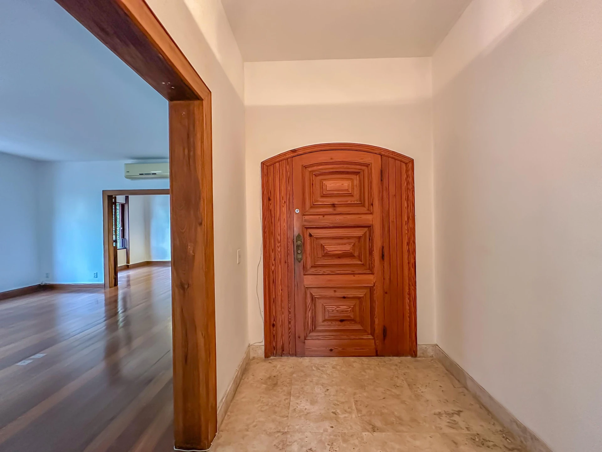 Apartment, 275 m², with a glass-enclosed balcony — photo 3