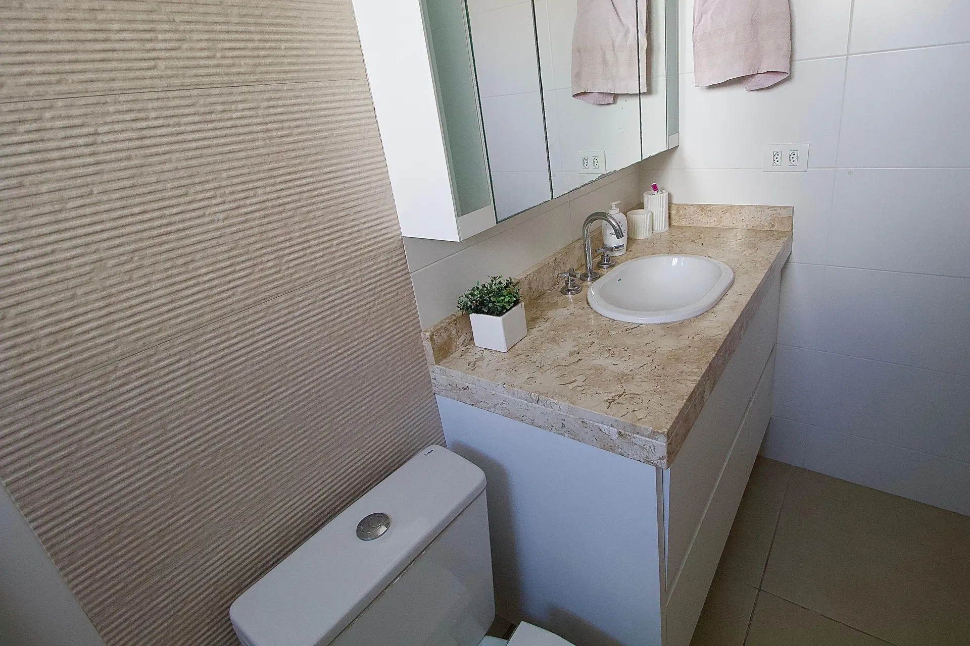 Квартира 80 м² з панорамними вікнами та заскленим балконом — photo 38