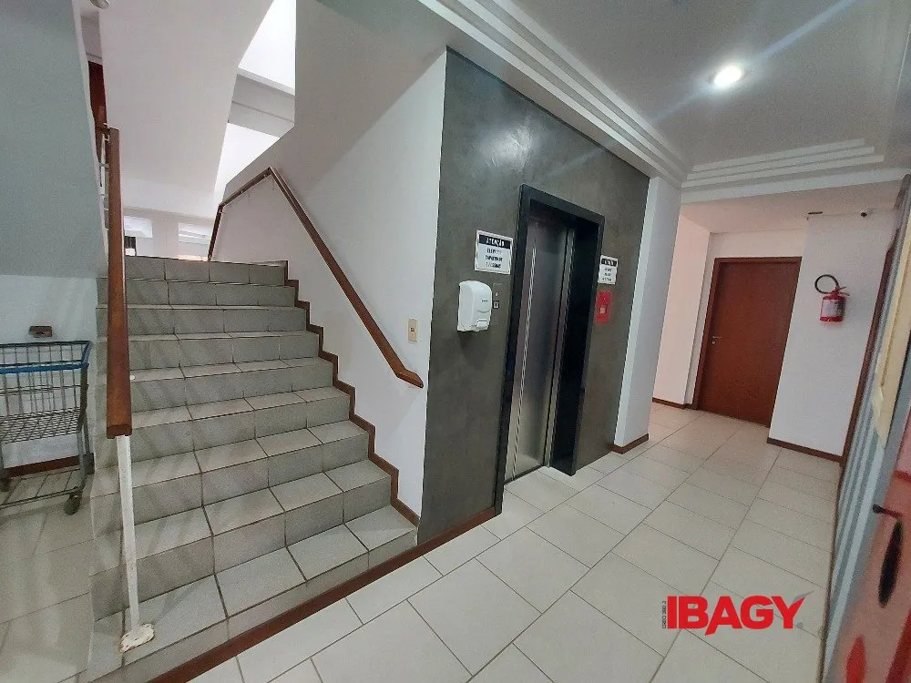 Apartamento de 2 dormitórios com piscina ao ar livre — photo 31