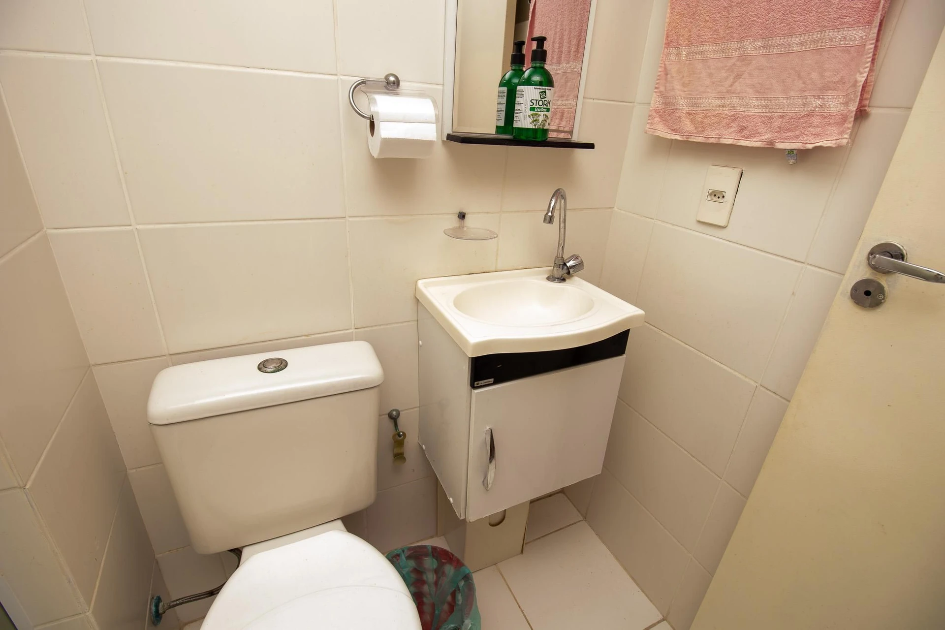Furnished 2-bedroom apartment with gym in the condo — photo 31