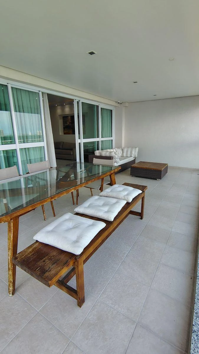 Furnished 249 m² apartment with 3 en-suite bedrooms — photo 10