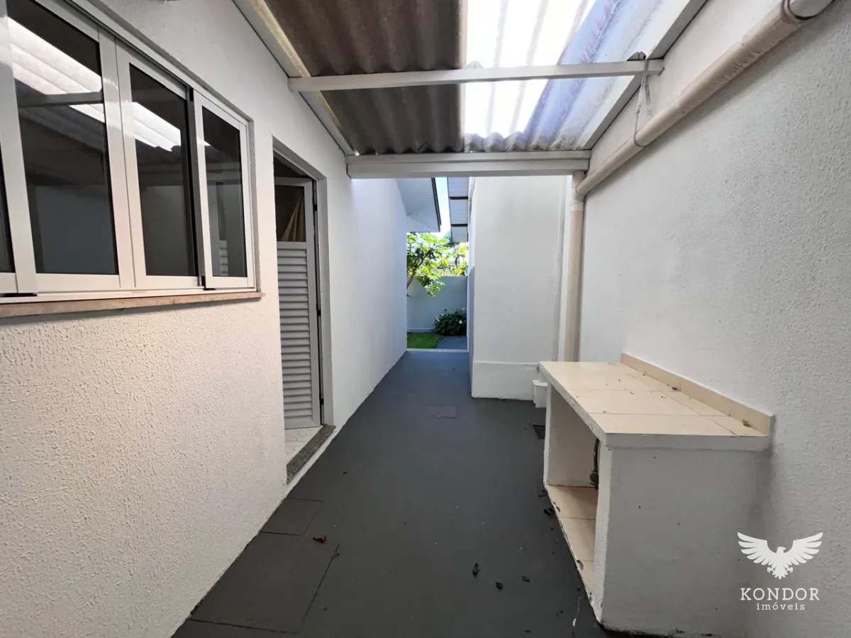 Wood or laminate floors in a 3-bedroom house, 90 m² — photo 14