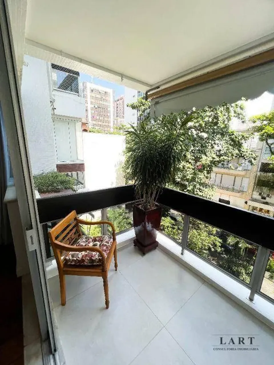 Home office in a 3-bedroom apartment, 160 m² — photo 17