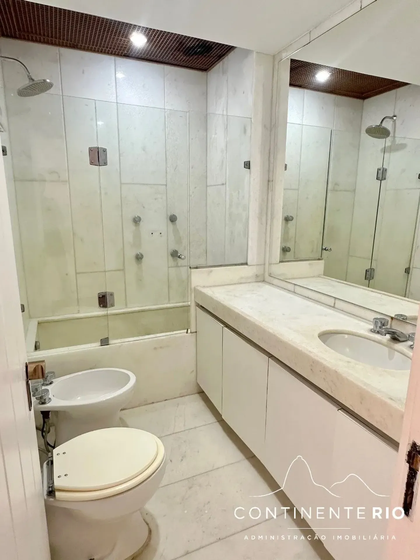 Apartamento con 4 dormitorios y balcón acristalado — photo 25