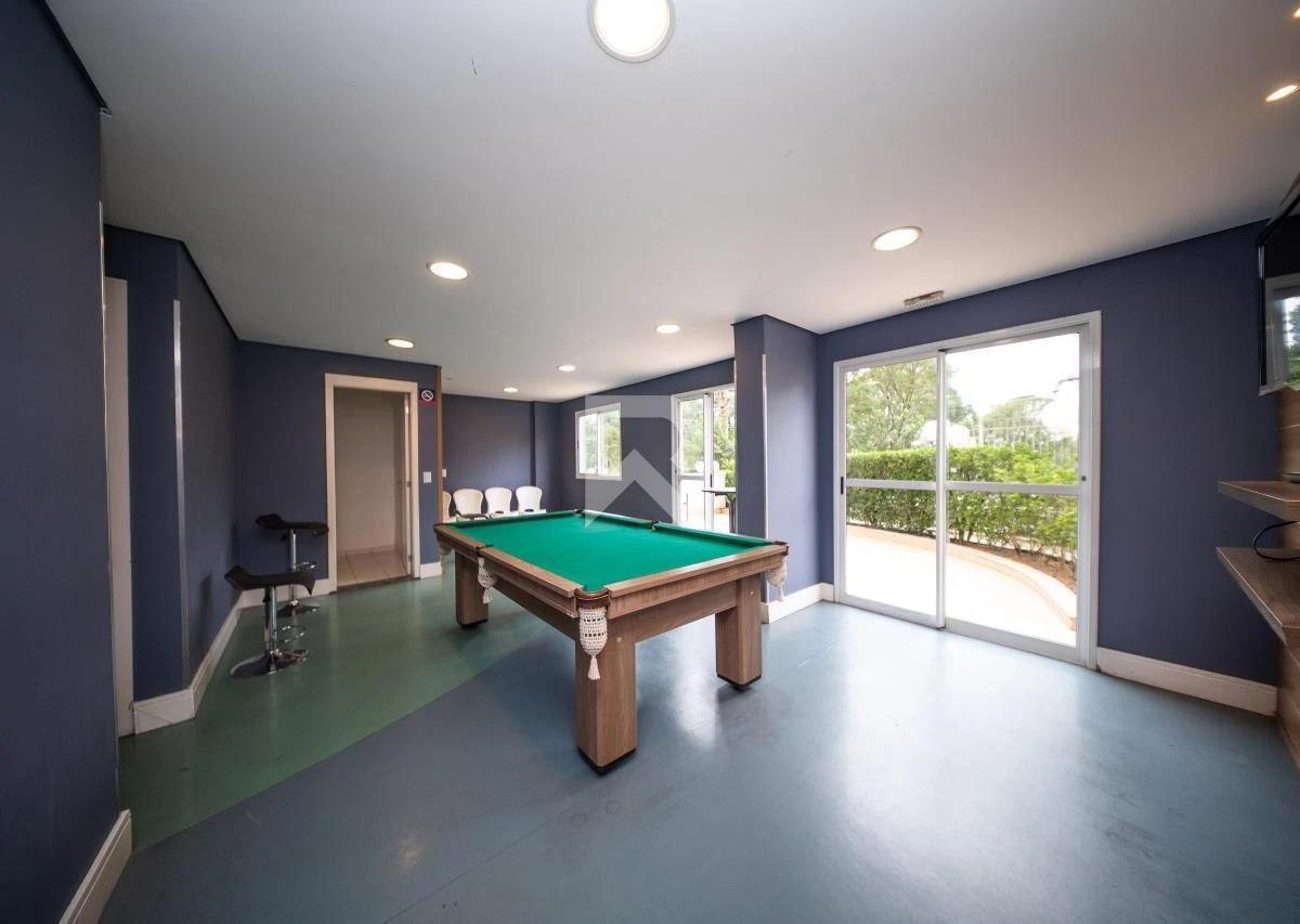 Wood or laminate floors in a 2-bedroom apartment, 66 m² — photo 3