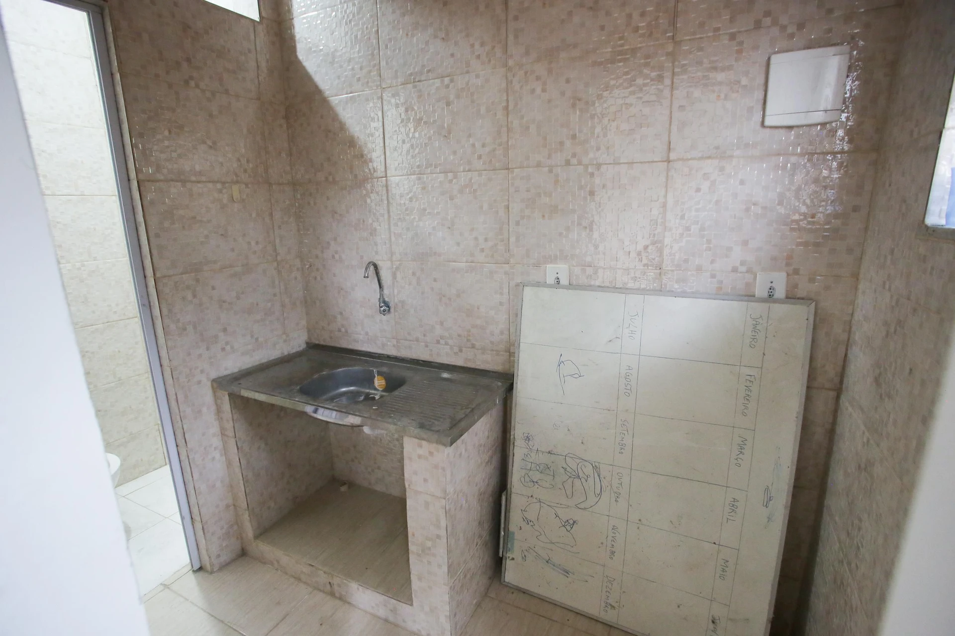 Unfurnished studio with 1 bedroom and 1 parking spot — photo 7
