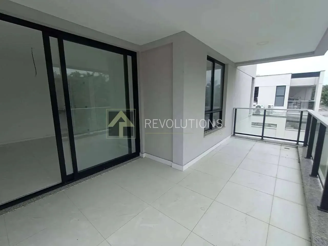 Casa sin amueblar con 4 dormitorios y balcón — photo 17