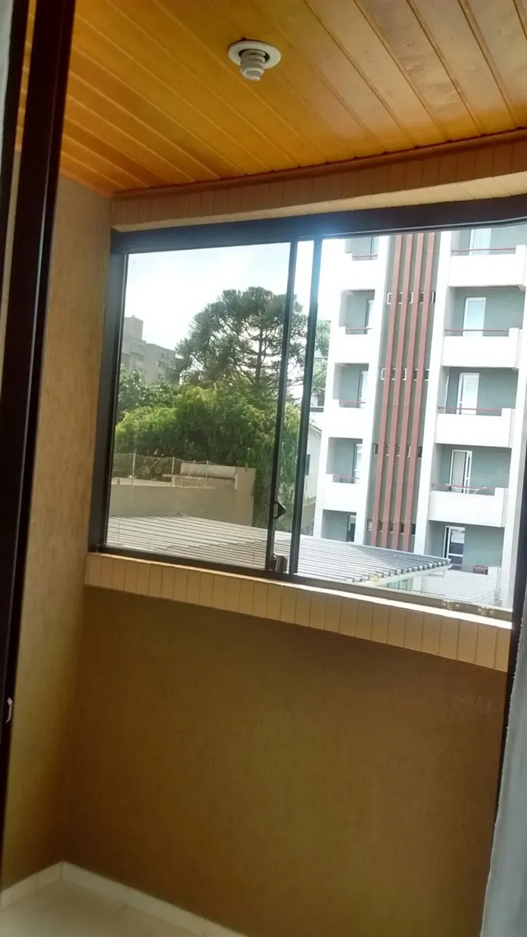 One-bedroom apartment in a building with a gym — photo 19
