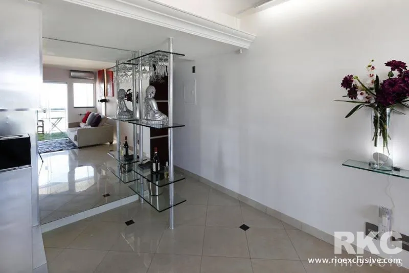 Furnished 2-bedroom apartment with an open-plan kitchen — photo 22
