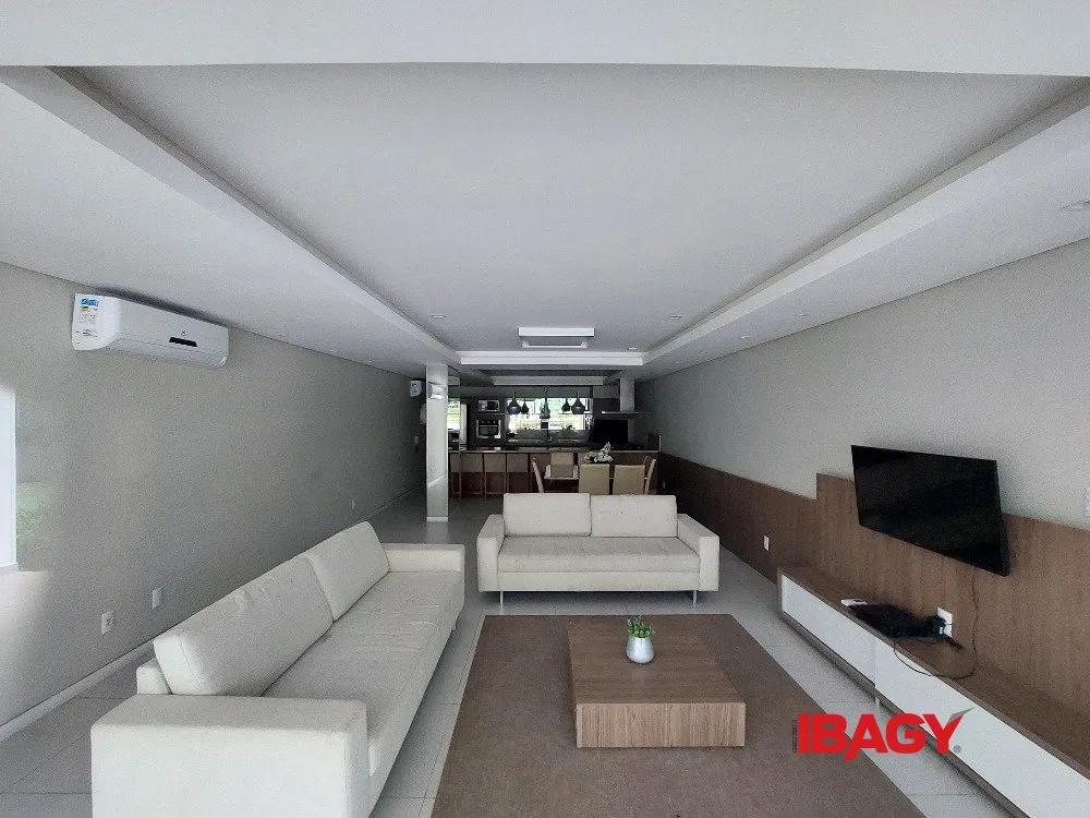 3-bedroom apartment with a grill on the balcony — photo 25
