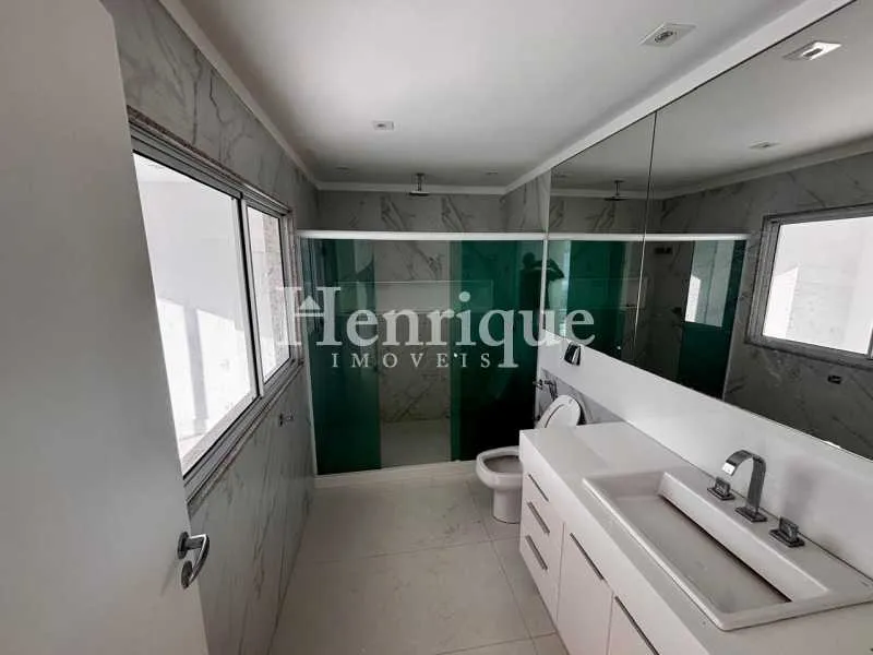 Triplex penthouse with 3 bedrooms and 3 bathrooms — photo 18