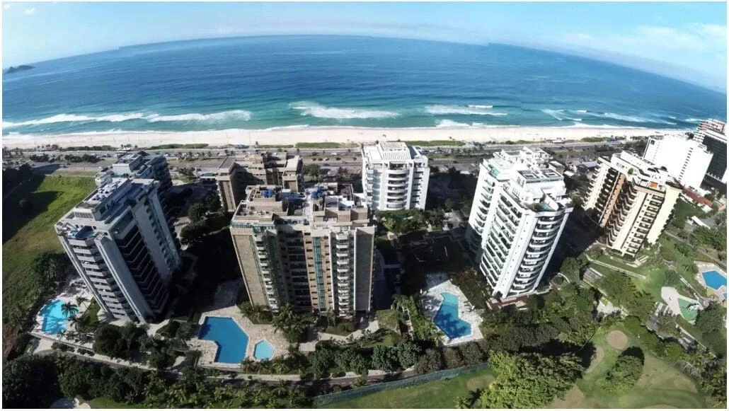4-bedroom apartment with a water view — photo 35
