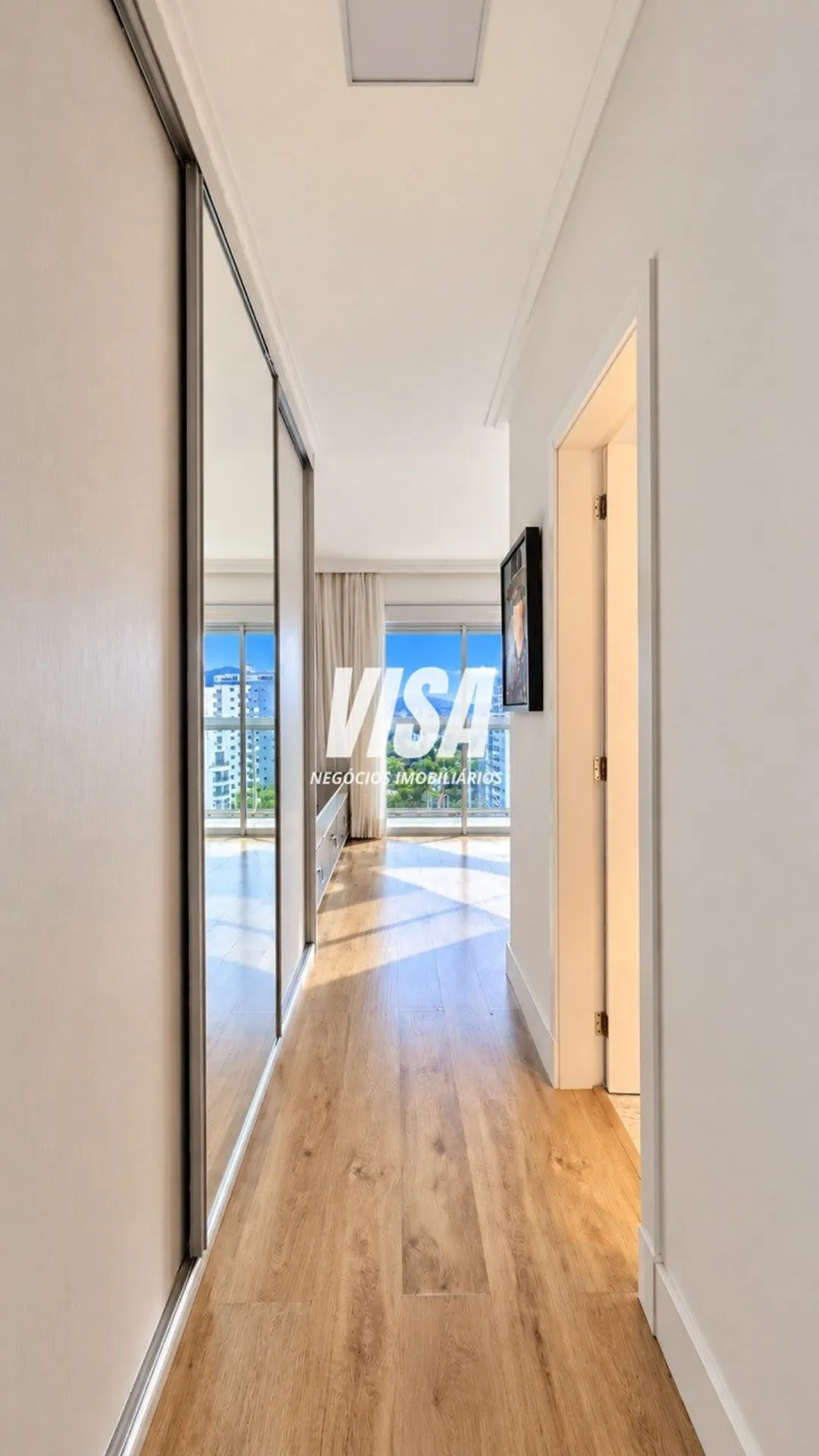 Apartment on the 17th floor with floor-to-ceiling windows — photo 43