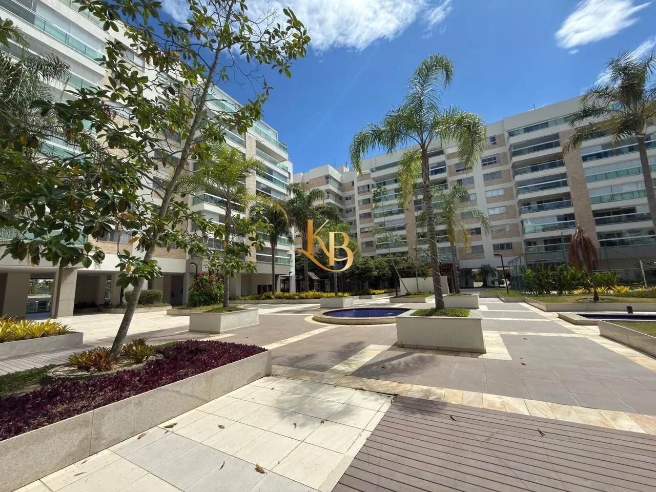 Furnished 4-bedroom apartment with enclosed balcony and grill — photo 36