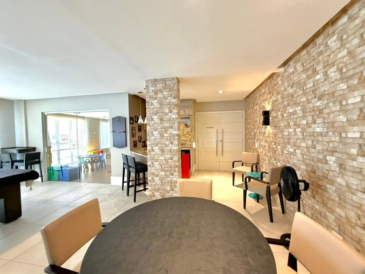 3-bedroom apartment with a washing machine in Curitiba — photo 92