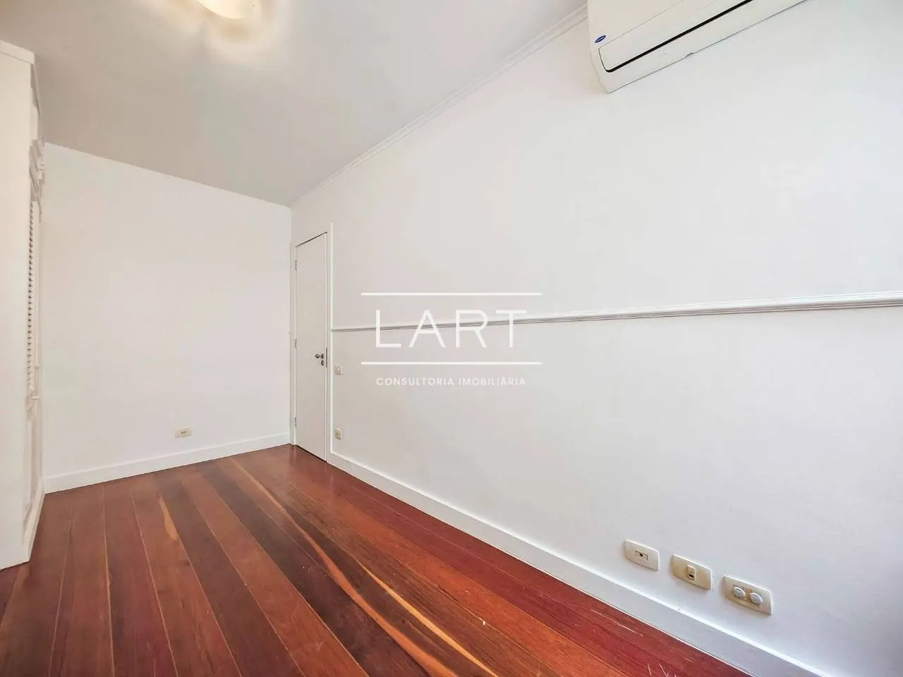 Floor-to-ceiling windows in a 3-bedroom apartment, 125 m² — photo 10