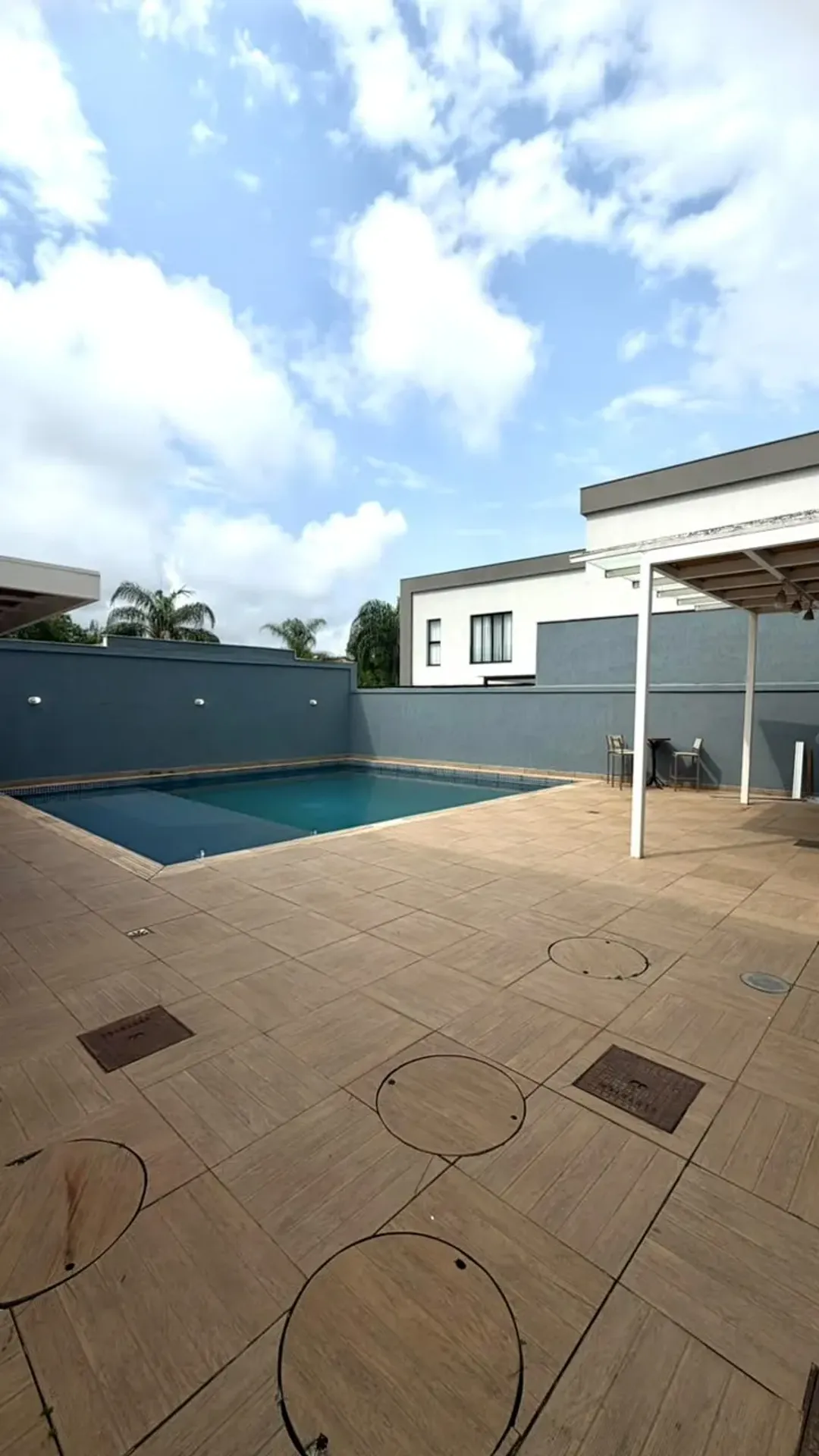 House, 400 m², with floor-to-ceiling windows — photo 4