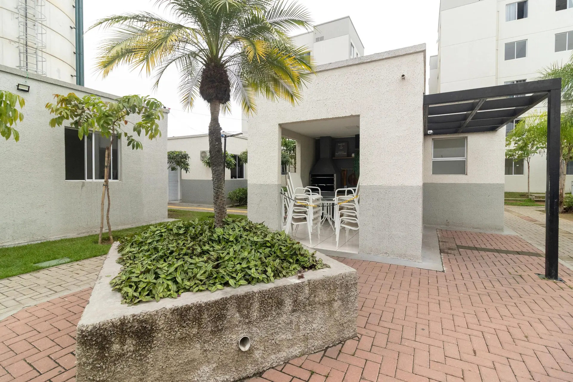 Apartamento com 2 quartos e piscina no condomínio — photo 21
