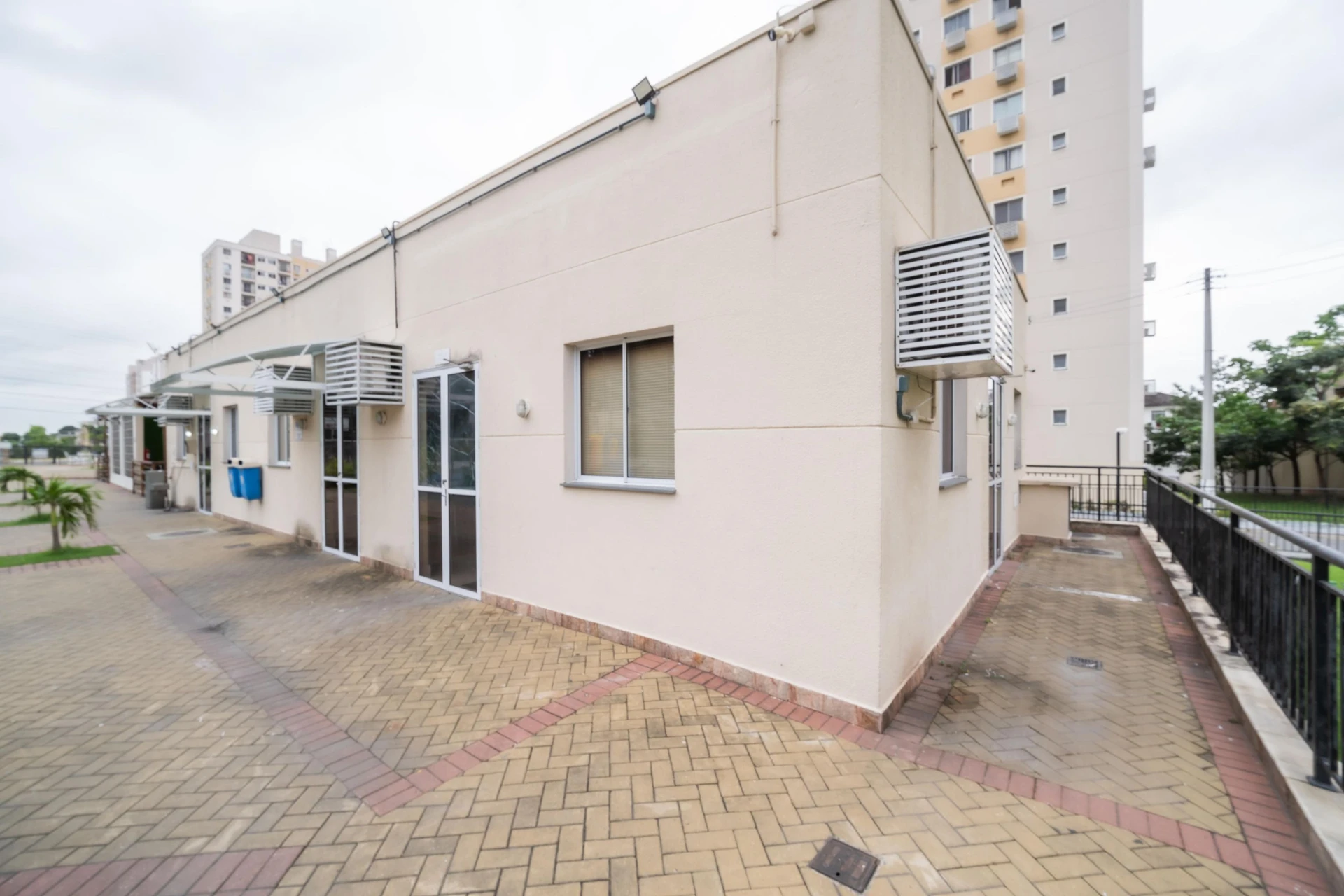 Furnished apartment, 48 m², with a grill on the balcony — photo 45