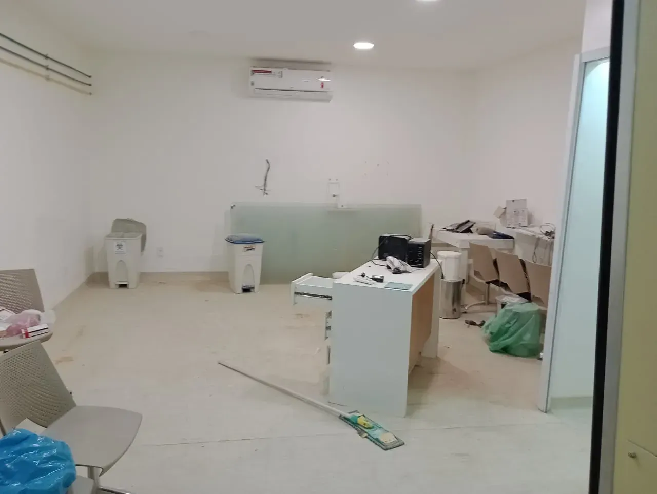 Casa sem mobília com 5 quartos e cozinha prática de 350 m² — photo 2