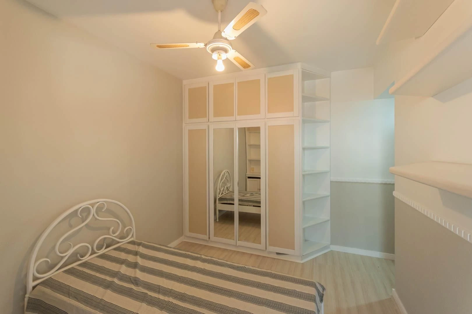 Furnished apartment with 4 bedrooms and 2 parking spots