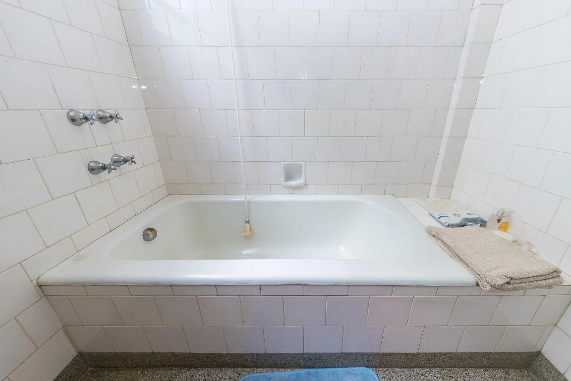 Furnished apartment, 97 m², with a bathtub — photo 51