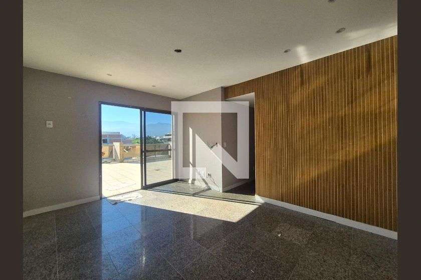 160 m² apartment with 2 bedrooms and 2 parking spots