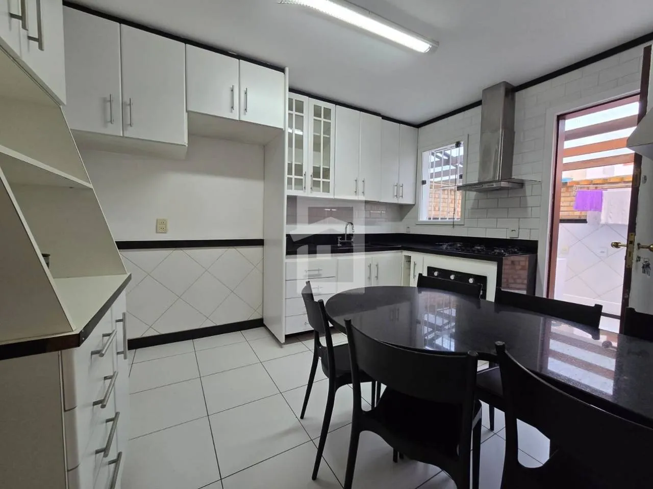 Triplex house with 4 bedrooms and 2 en-suites — photo 2