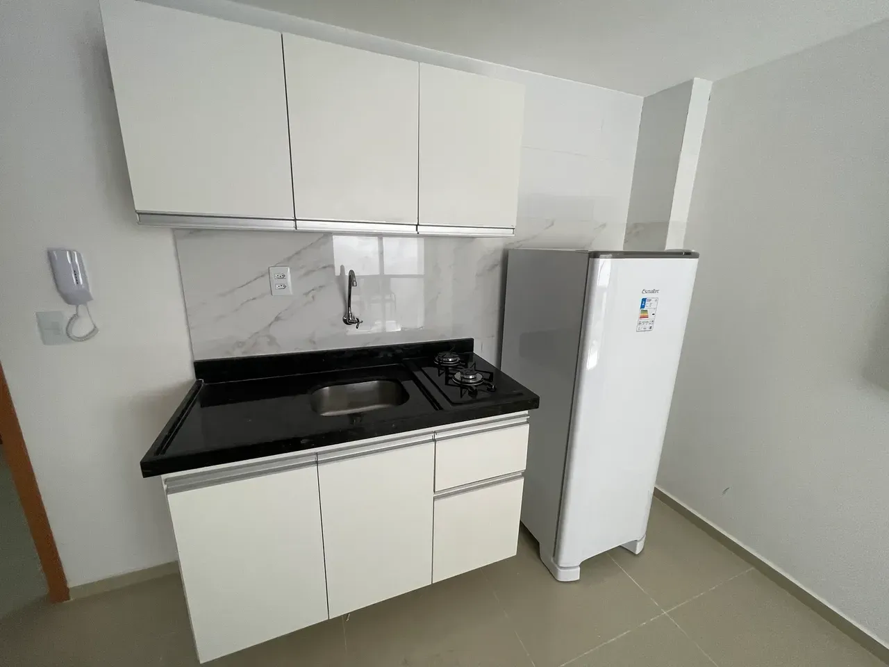 Furnished 1-bedroom apartment with open-plan kitchen — photo 13