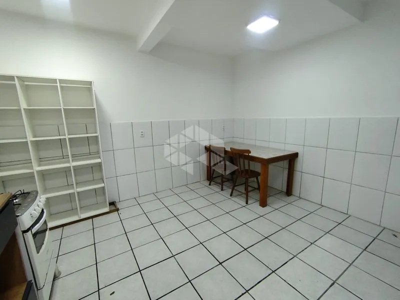 Unfurnished 35 m² studio with a gas stove — photo 2
