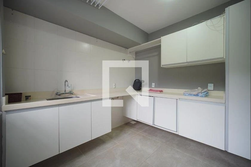 Floor-to-ceiling windows in a 4-bedroom house, 300 m² — photo 42