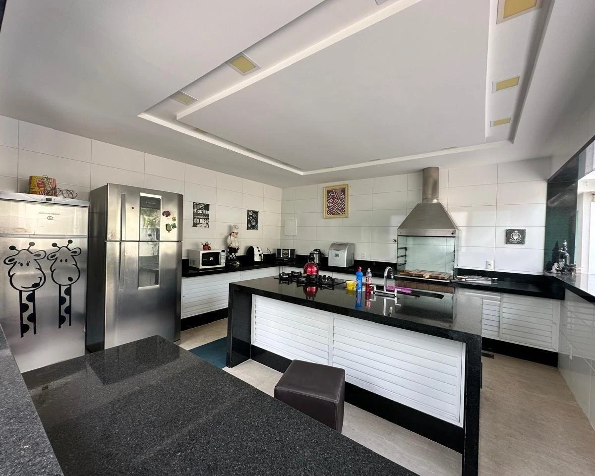 Засклений балкон та 7 спалень: будинок 1000 м² — photo 18