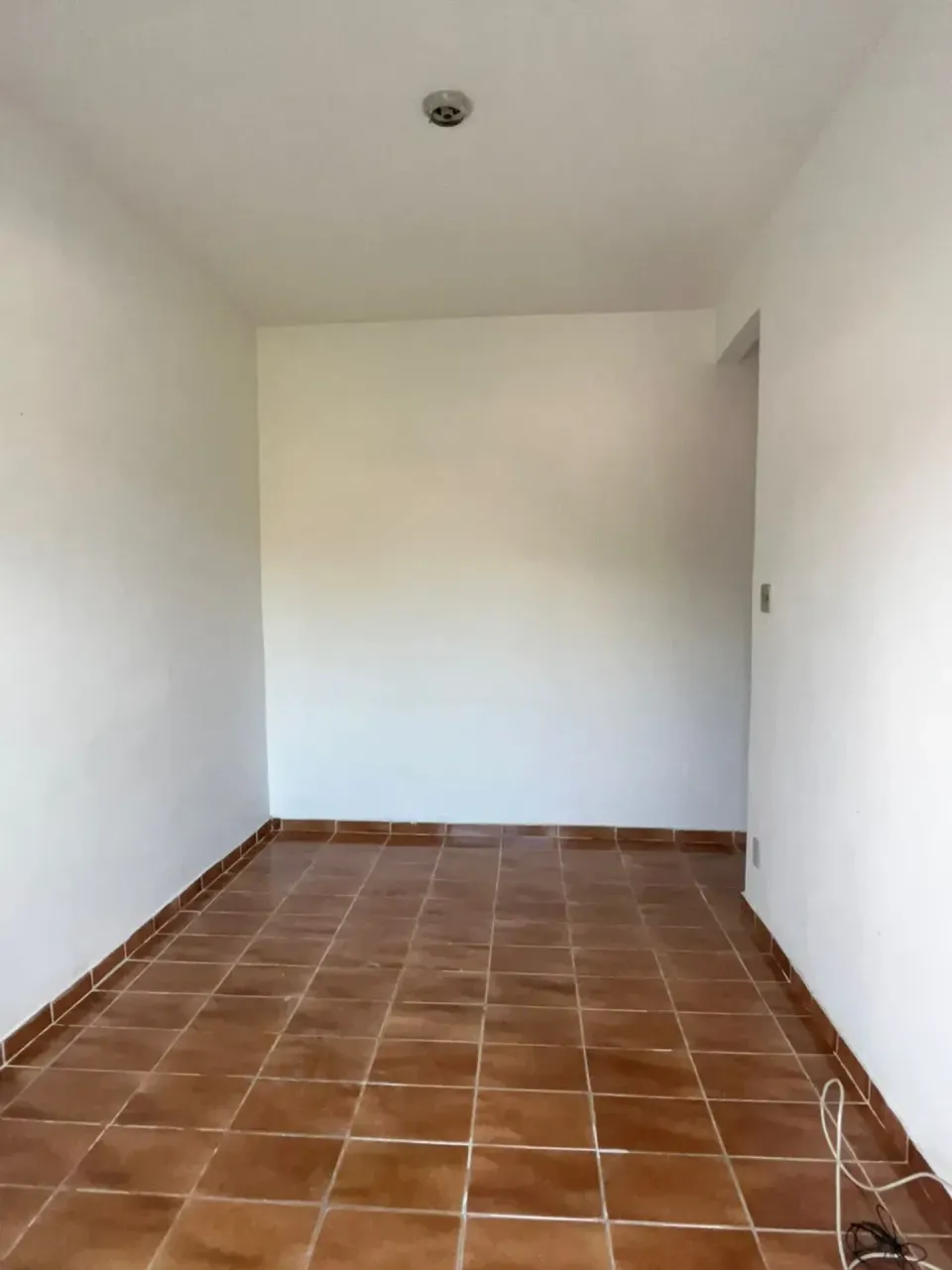 House with 1 bedroom and 1 bathroom, no parking spot