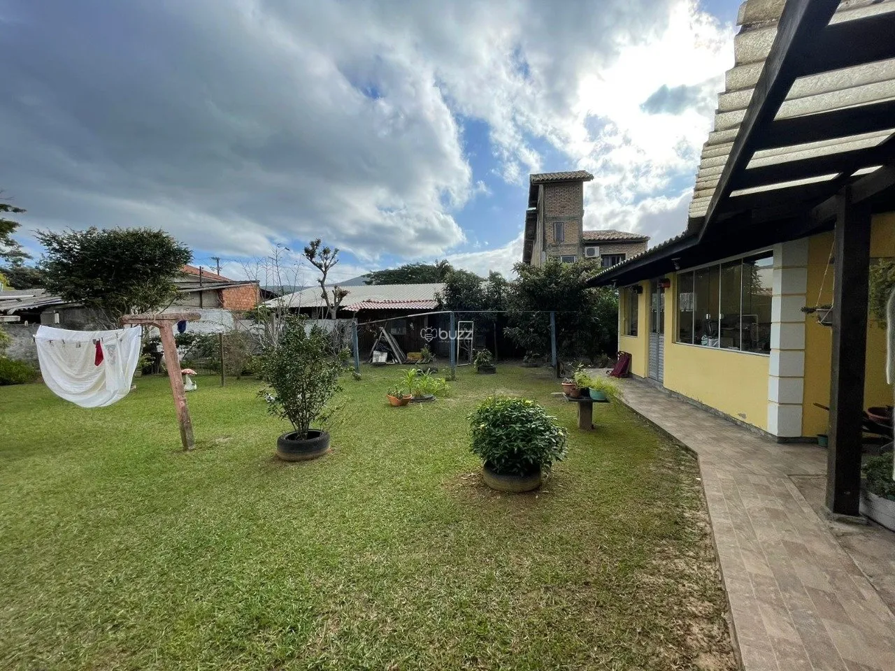 House with 5 bedrooms, 3 bathrooms and a private garden — photo 19