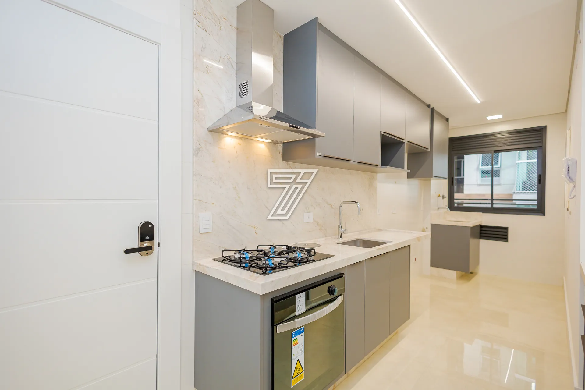 2-bedroom apartment with suite, open kitchen and 2 parking — photo 3
