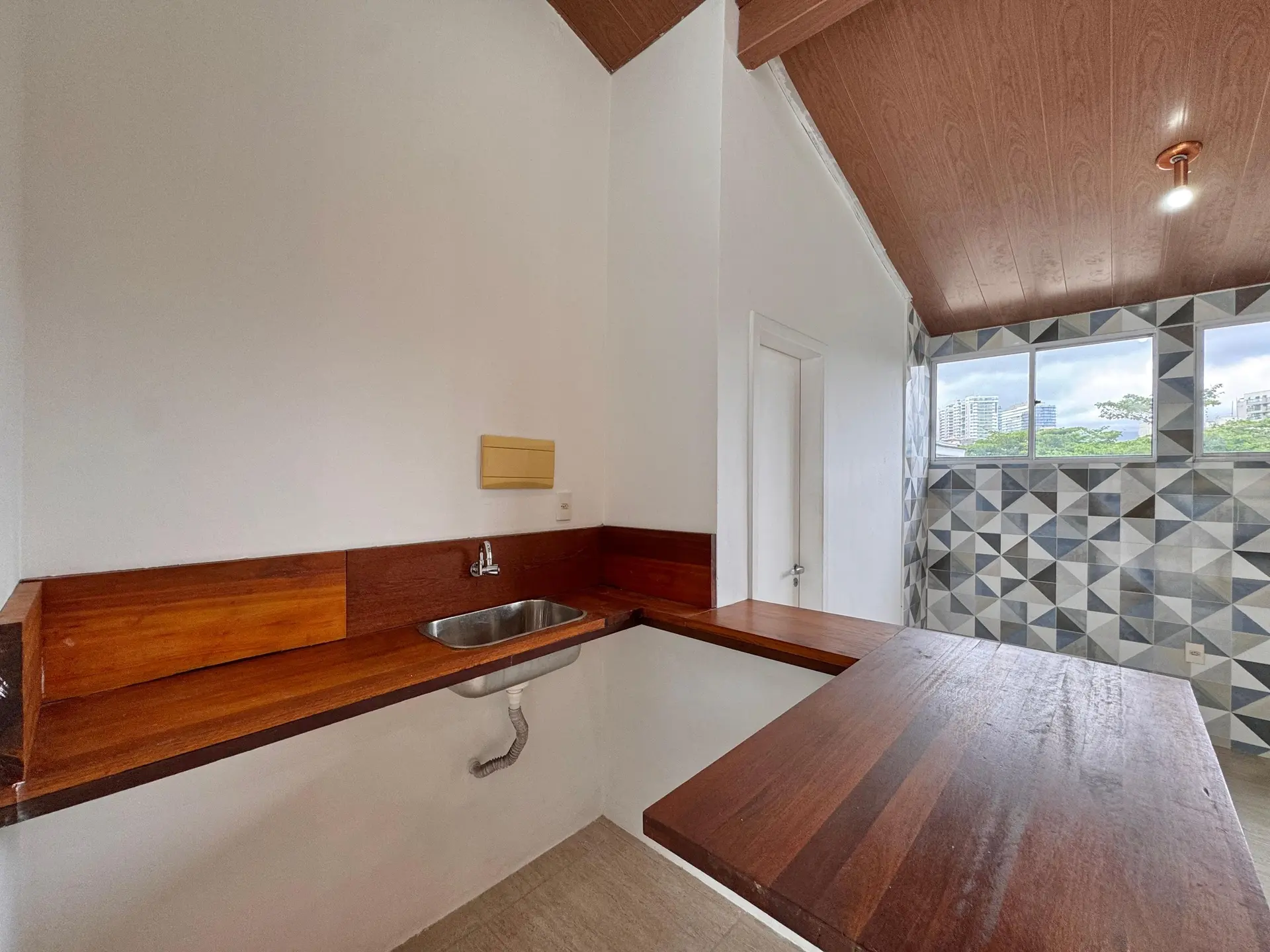 4-bedroom apartment with balcony and private BBQ grill — photo 7