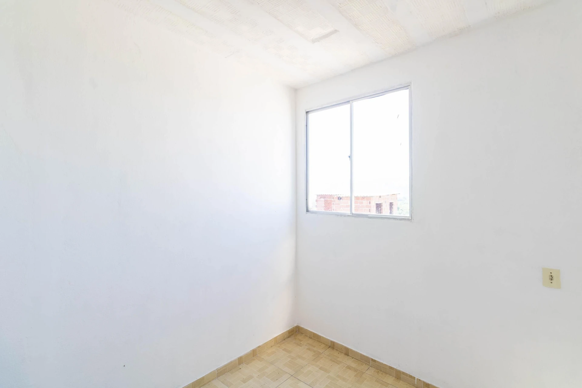 Unfurnished studio with 1 bedroom and 1 bathroom — photo 9