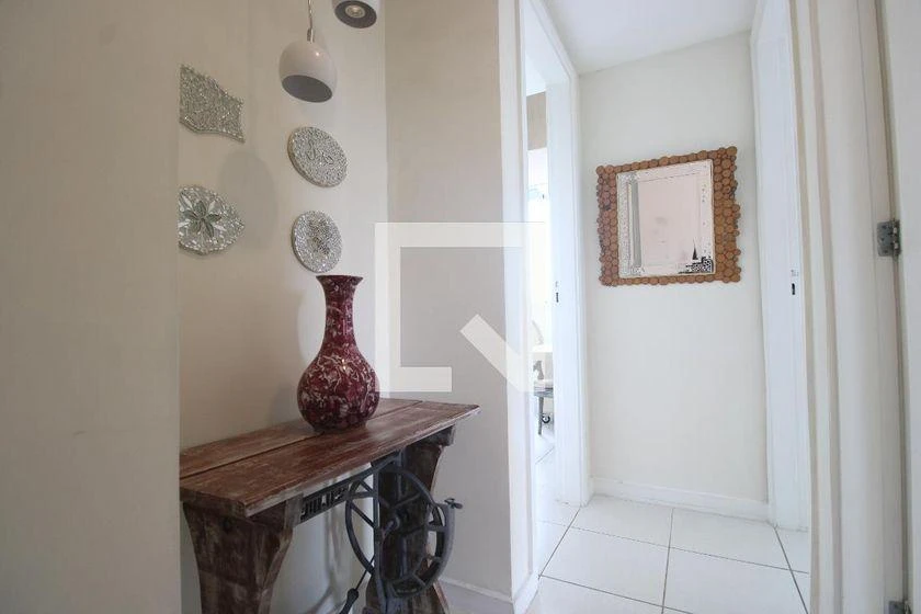 Furnished apartment, 83 m², with a glass-enclosed balcony — photo 36