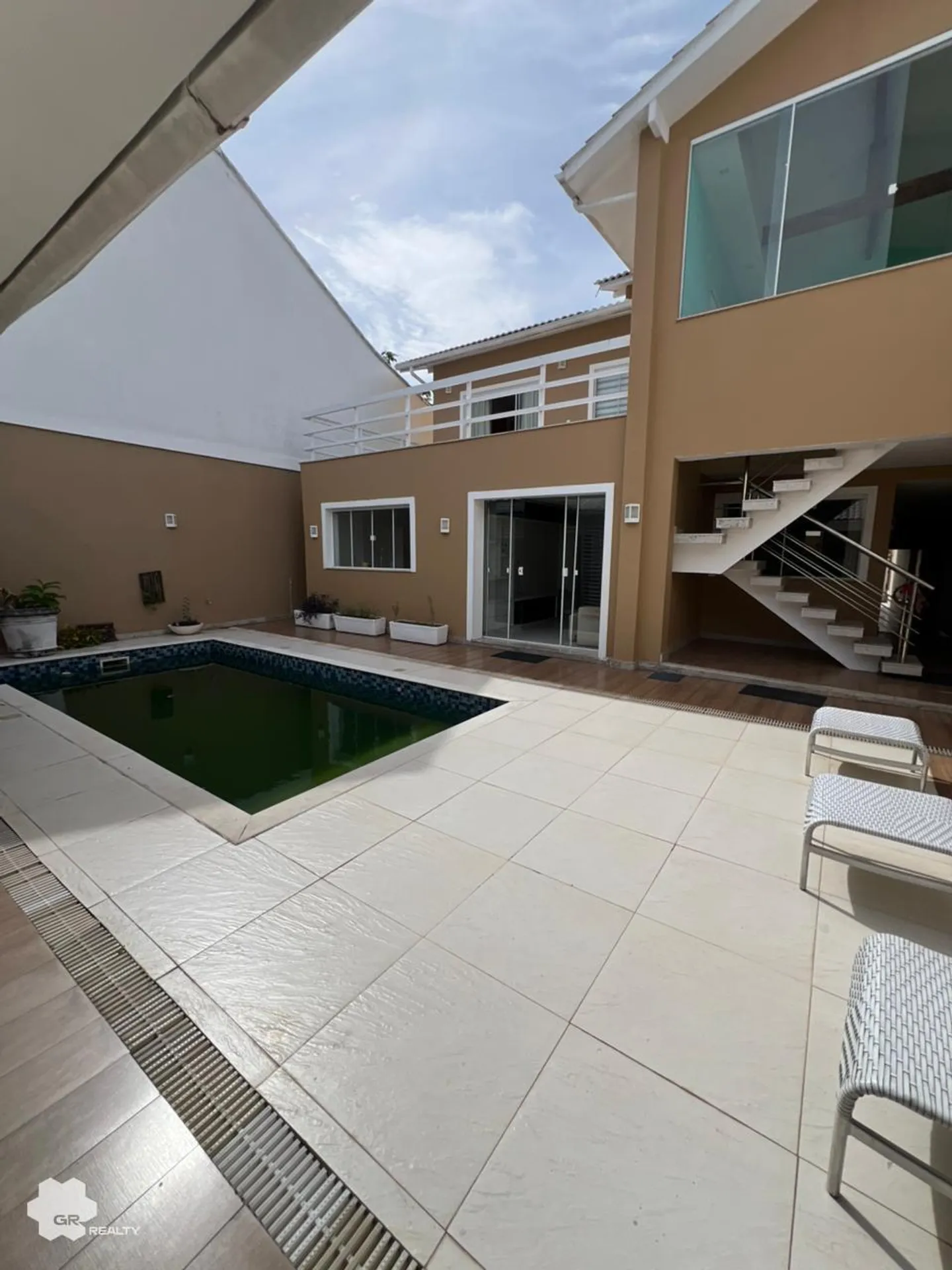 House with 6 en-suite bedrooms and 468 m² of space — photo 30
