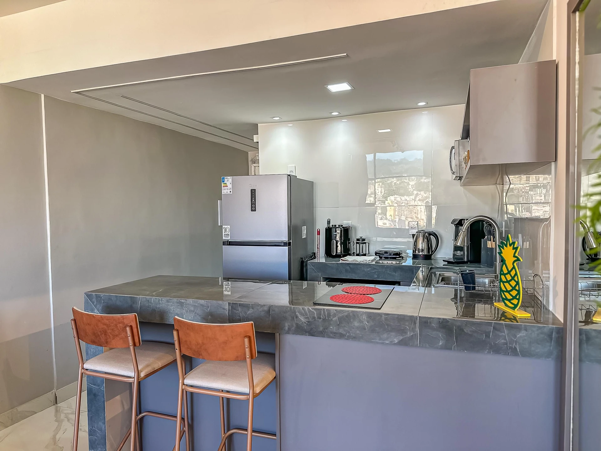 Furnished studio with 1 bedroom and 1 bathroom — photo 6