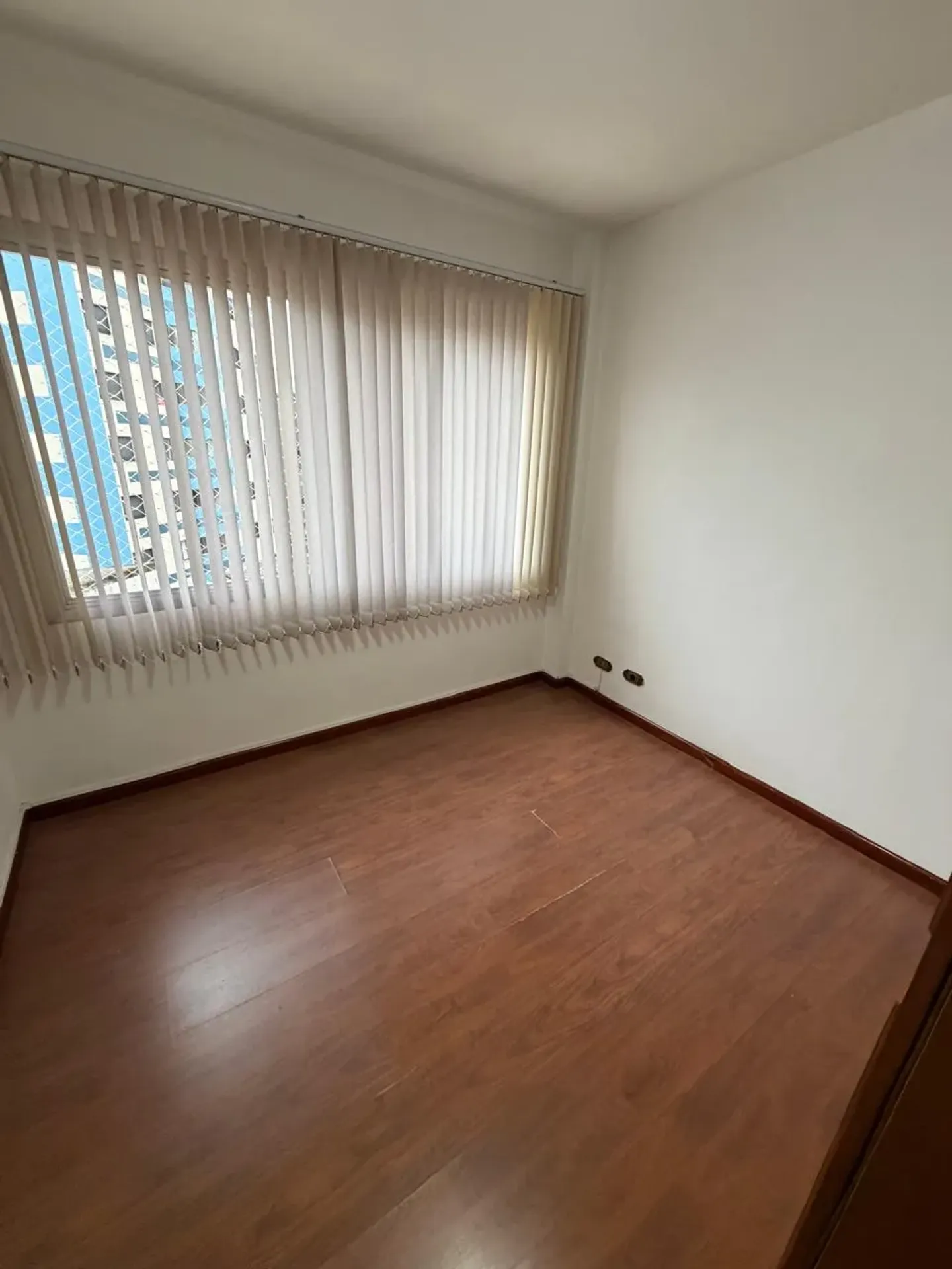 3-bedroom apartment with wood or laminate floors in Curitiba — photo 4