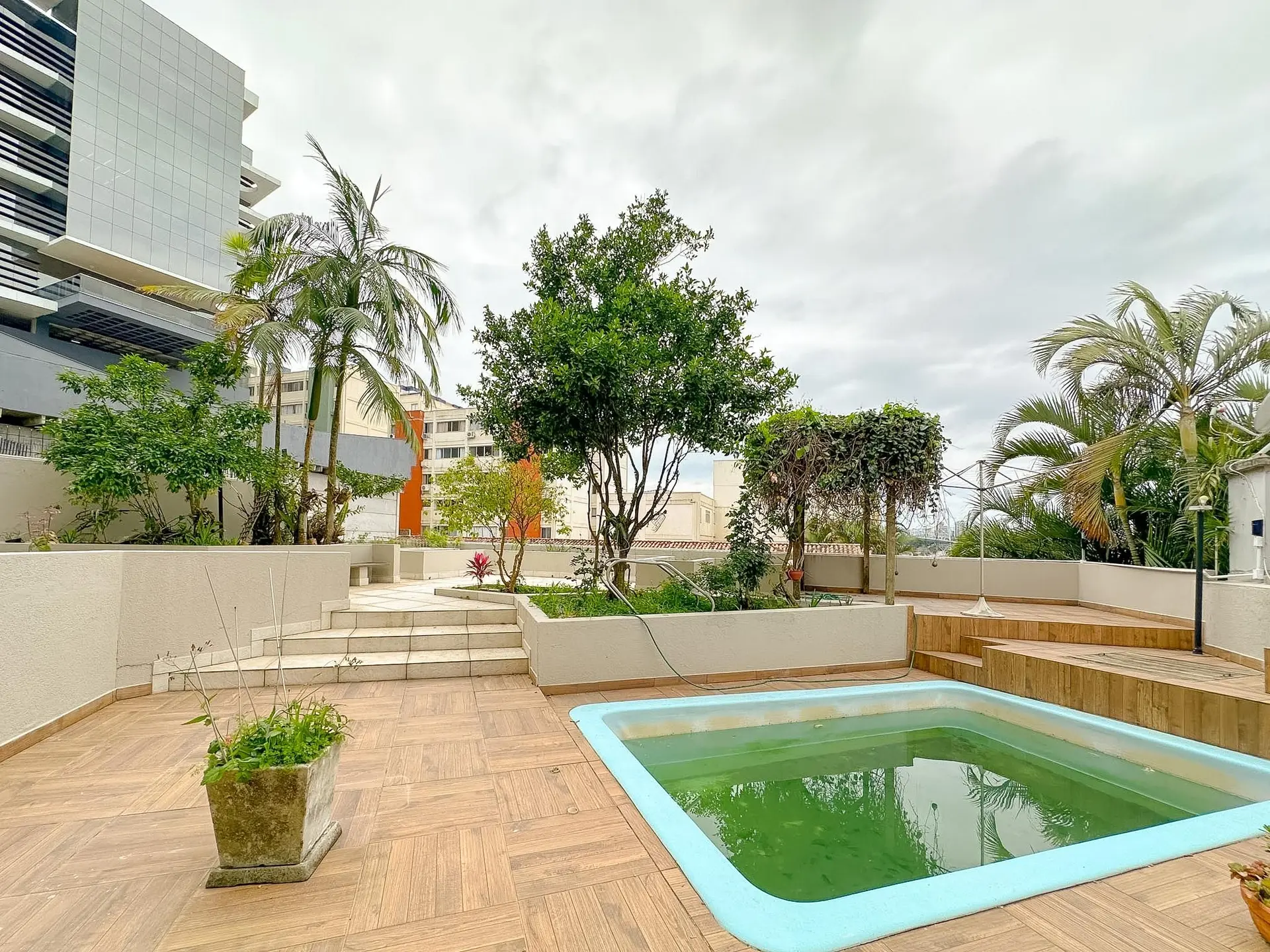 Furnished house, 250 m², with a bathtub — photo 40