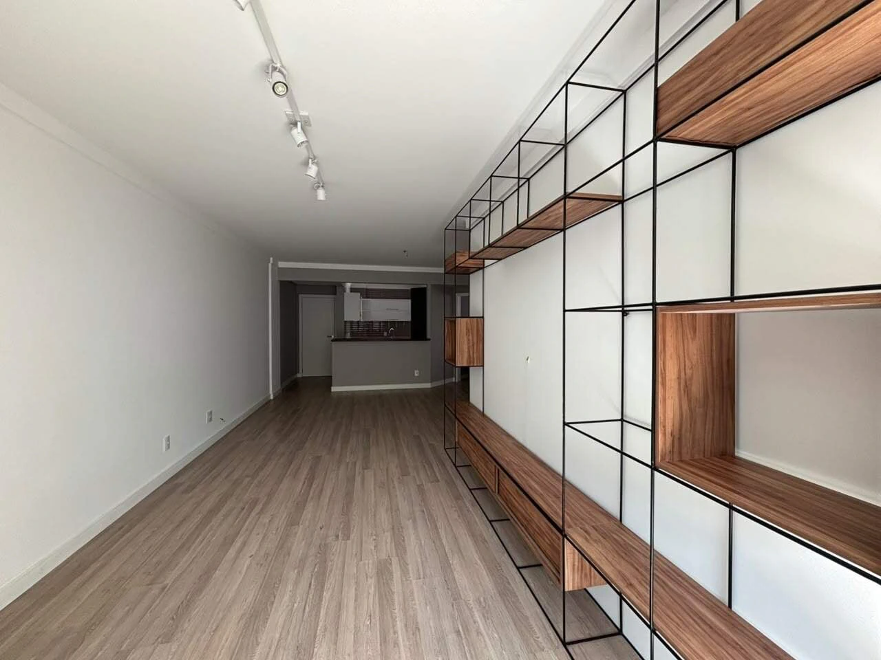 Glass-enclosed balcony in a 4-bedroom apartment, 127 m² — photo 14